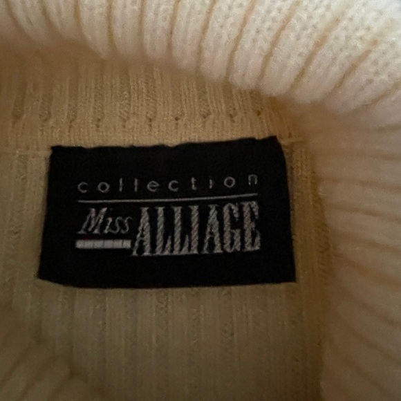 👽 Miss Alliage Yellow Turtleneck - Picture 3 of 5